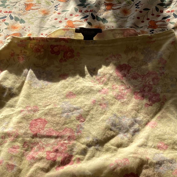 2 Light colors Woman’s Skirts by Van Heusen in Sage & Pink w/ Flowers & Stripes - Picture 2 of 10